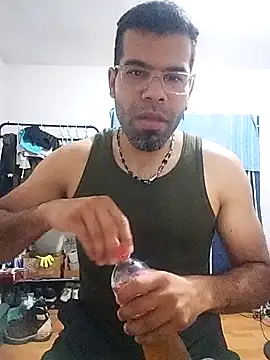 Snapshot of thom_1 chatting on 02/16/26, 01:57 thom 1 online show from 02/16/26, 01:57