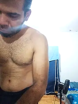 Snapshot of thom_1 chatting on 02/21/26, 01:28 thom 1 online show from 02/21/26, 01:28