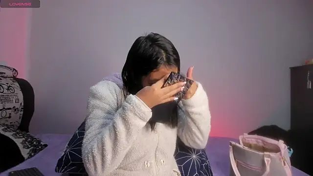 Snapshot of Sharlottee__ chatting on 02/22/26, 08:57 Sharlottee online show from 02/22/26, 08:57