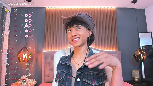 Snapshot of Noa_03 chatting on 02/04/26, 01:06 Noa 03 online show from 02/04/26, 01:06