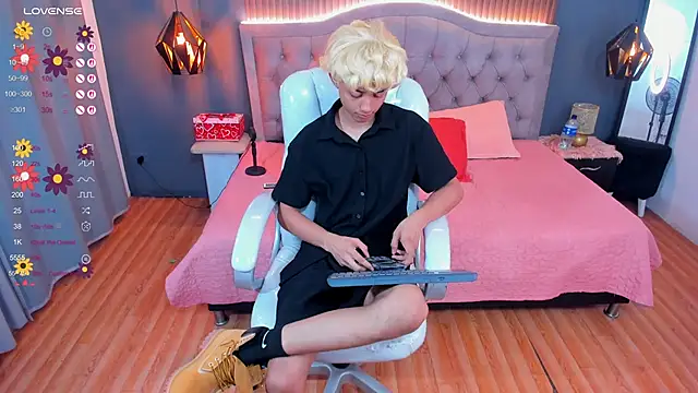 Noa 03 online show from 03/06/26, 12:56