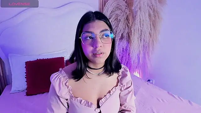 rebeca taylor online show from 02/17/26, 03:14