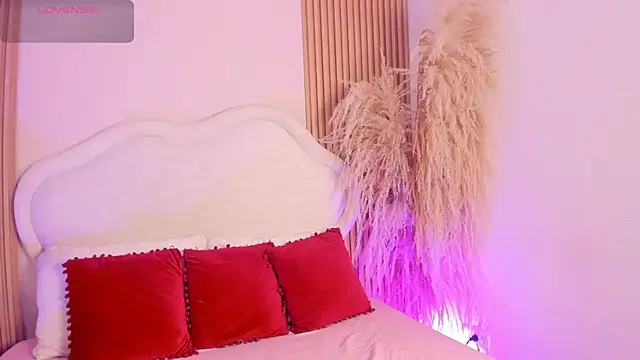 rebeca taylor online show from 03/24/26, 03:00