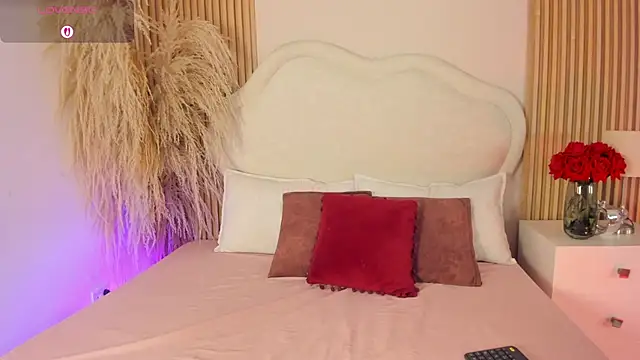 rebeca taylor online show from 04/08/26, 03:17