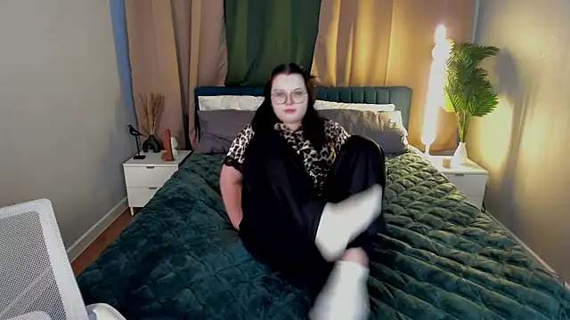 Snapshot of Kira_G0ld chatting on 02/25/26, 01:04 Kira G0ld online show from 02/25/26, 01:04