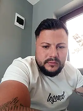 Valentino19999 online show from 04/28/26, 12:54