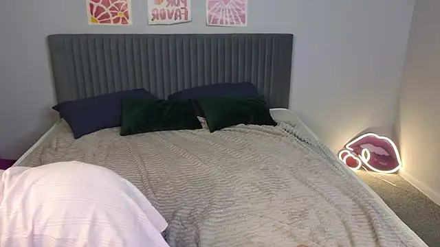 LovingWhisperr online show from 02/17/26, 01:24