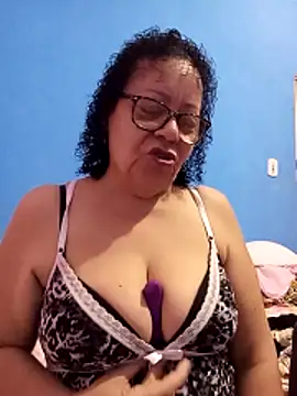 Snapshot of Luach chatting on 02/06/26, 12:19 Luach online show from 02/06/26, 12:19