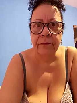 Snapshot of Luach chatting on 02/25/26, 08:57 Luach online show from 02/25/26, 08:57