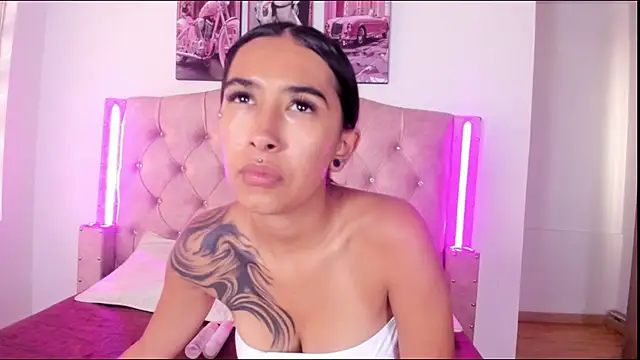 Snapshot of liittle__baby chatting on 02/27/26, 12:05 liittle baby online show from 02/27/26, 12:05