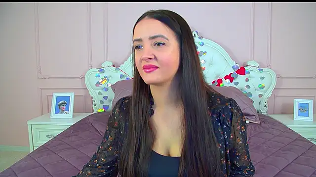 Snapshot of ElinaBellucci chatting on 02/16/26, 04:30 ElinaBellucci online show from 02/16/26, 04:30