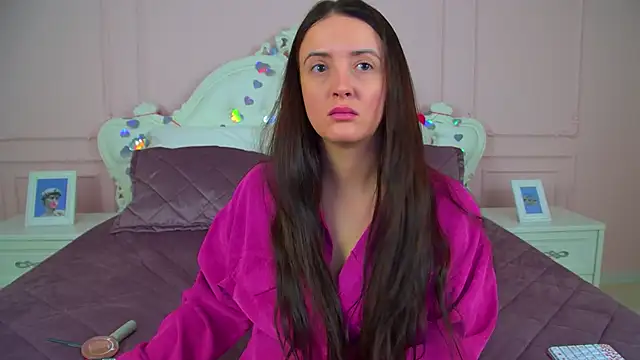 Snapshot of ElinaBellucci chatting on 02/18/26, 04:30 ElinaBellucci online show from 02/18/26, 04:30