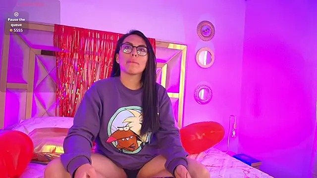 Snapshot of Emma_Sanz__ chatting on 02/11/26, 01:38 Emma Sanz online show from 02/11/26, 01:38