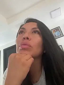 Emma Sanz   online show from 04/10/26, 04:01