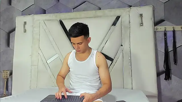 GoldenBoyM online show from 02/10/26, 02:37