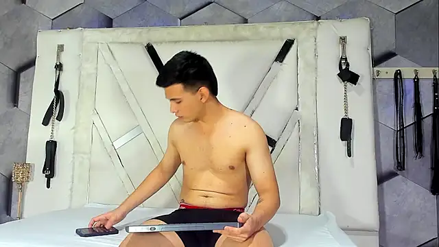 GoldenBoyM online show from 02/18/26, 02:40