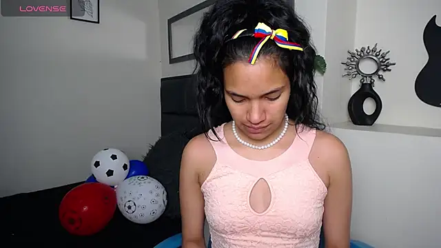 Snapshot of Julieta_Parker chatting on 06/19/26, 02:16 Julieta Parker online show from 06/19/26, 02:16