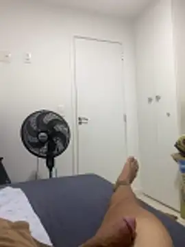 Snapshot of Russo18cm chatting on 02/19/26, 04:52 Russo18cm online show from 02/19/26, 04:52