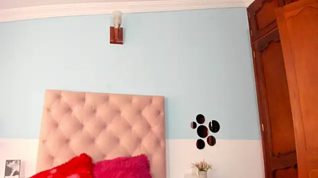 Snapshot of Zoe_grey0 chatting on 02/14/26, 01:30 Zoe grey0 online show from 02/14/26, 01:30