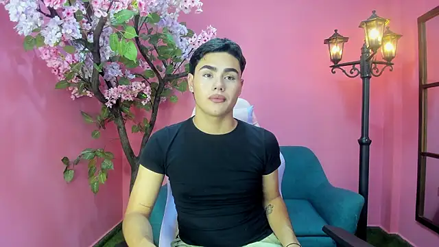 Snapshot of FemNoa chatting on 02/08/26, 02:20 FemNoa online show from 02/08/26, 02:20