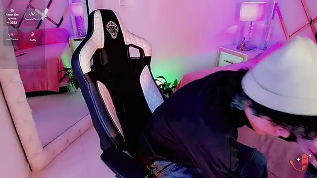 Snapshot of thanier_18 chatting on 02/24/26, 07:34 thanier 18 online show from 02/24/26, 07:34