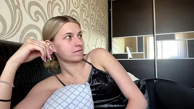 JeneeEady online show from 06/04/26, 06:08