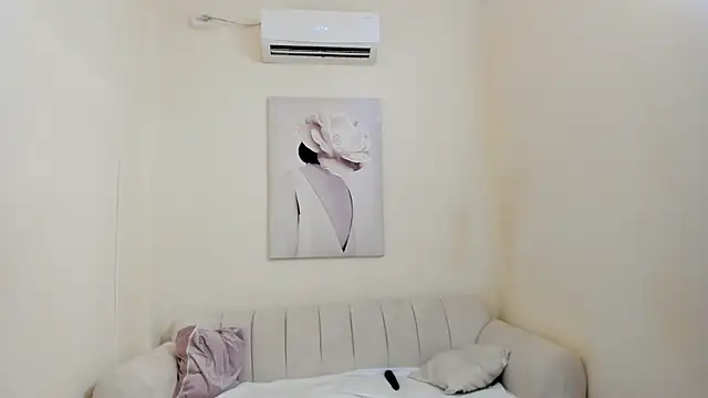 Snapshot of salome_velour chatting on 02/18/26, 12:34 salome velour online show from 02/18/26, 12:34