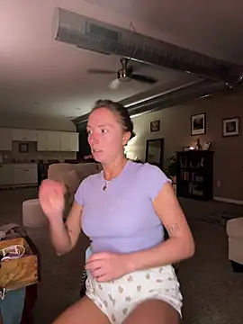 Snapshot of mooviebaby chatting on 02/18/26, 12:28 mooviebaby online show from 02/18/26, 12:28