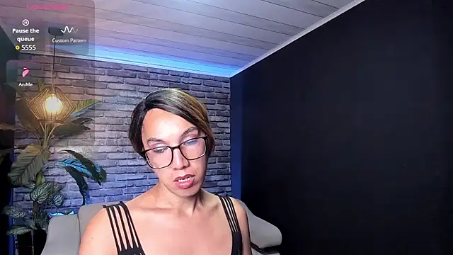 Snapshot of isabella_star_ chatting on 05/18/26, 12:00 isabella star online show from 05/18/26, 12:00