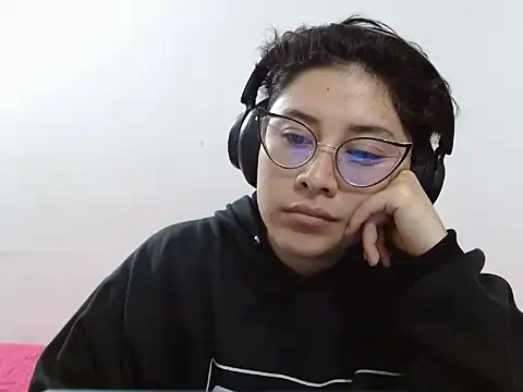 Juliexxxxtasy online show from 02/18/26, 10:00