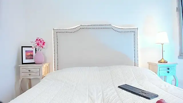 Snapshot of Charlote_Harper chatting on 02/15/26, 06:26 Charlote Harper online show from 02/15/26, 06:26