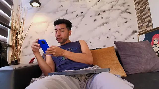 Snapshot of Max_Hornye chatting on 02/19/26, 06:37 Max Hornye online show from 02/19/26, 06:37