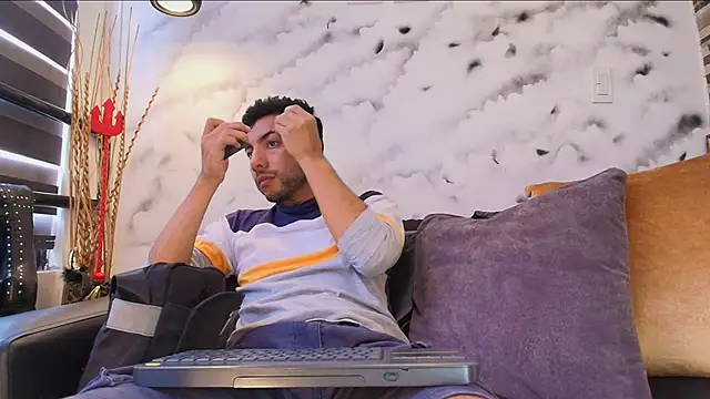 Snapshot of Max_Hornye chatting on 02/23/26, 06:49 Max Hornye online show from 02/23/26, 06:49