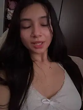 Chinicr18 online show from 04/26/26, 01:42