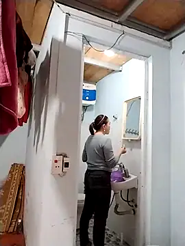 Snapshot of cong1122 chatting on 02/07/26, 01:42 cong1122 online show from 02/07/26, 01:42