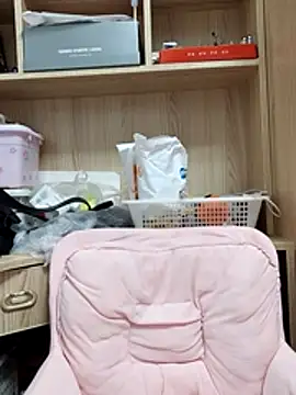 Snapshot of Jennie_dogy chatting on 07/18/26, 01:37 Jennie dogy online show from 07/18/26, 01:37