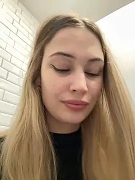 Snapshot of blonde_exe chatting on 02/27/26, 01:00 blonde exe online show from 02/27/26, 01:00