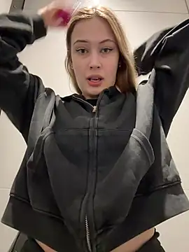 Snapshot of blonde_exe chatting on 03/03/26, 03:18 blonde exe online show from 03/03/26, 03:18