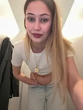 Snapshot of blonde_exe chatting on 05/05/26, 03:31 blonde exe online show from 05/05/26, 03:31