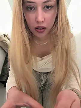 Snapshot of blonde_exe chatting on 05/14/26, 04:14 blonde exe online show from 05/14/26, 04:14