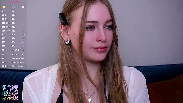 RowenaIanniello online show from 04/26/26, 02:48