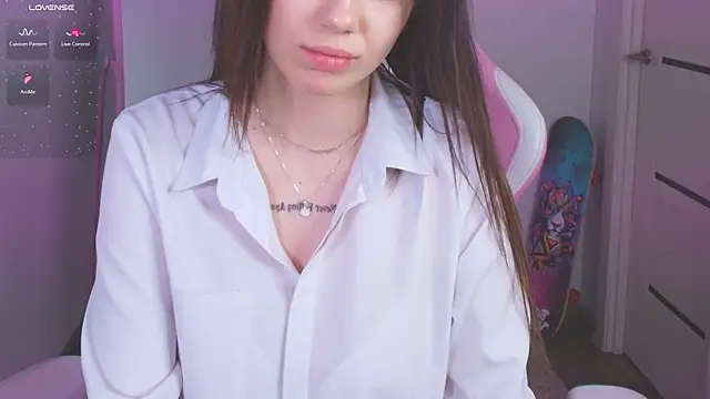 laylaura online show from 04/01/26, 01:41