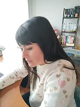 Snapshot of Lyonette_reading1 chatting on 02/18/26, 02:35 Lyonette reading1 online show from 02/18/26, 02:35