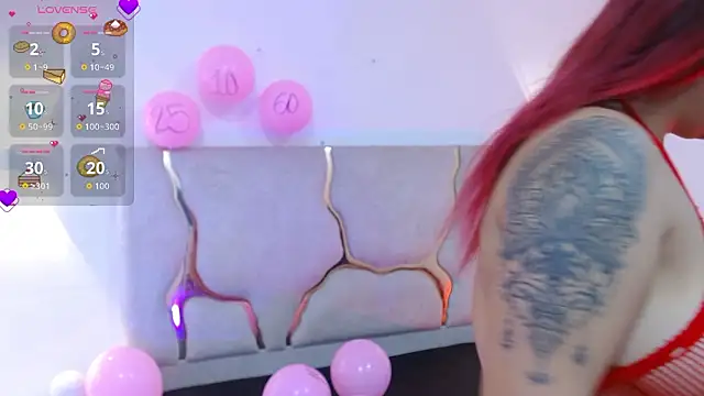 Snapshot of Sashaa_tay chatting on 02/14/26, 07:43 Sashaa tay online show from 02/14/26, 07:43