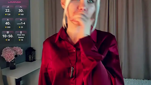 Snapshot of GoldenLenarz chatting on 03/03/26, 11:05 GoldenLenarz online show from 03/03/26, 11:05