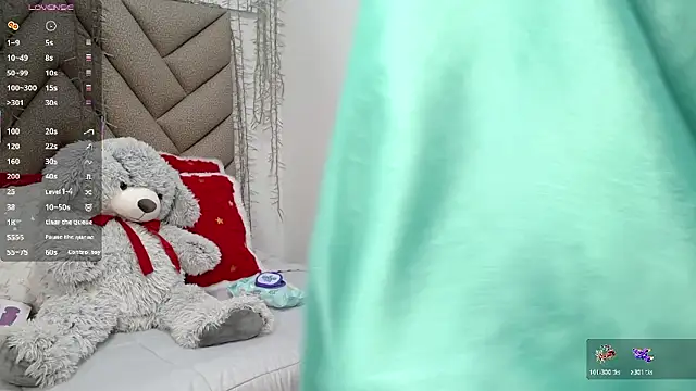 Snapshot of yaazhinii chatting on 02/25/26, 11:42 yaazhinii online show from 02/25/26, 11:42