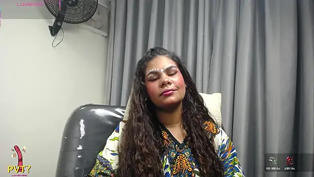 yaazhinii online show from 03/20/26, 12:10