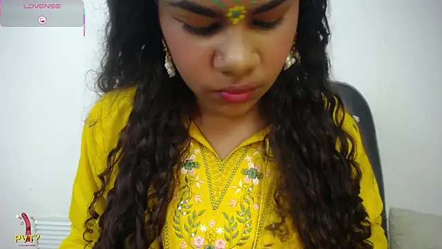 yaazhinii online show from 05/20/26, 12:11