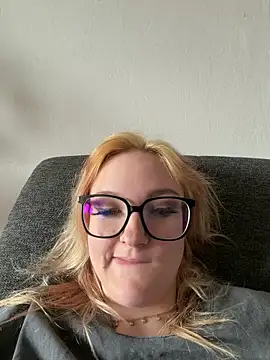 ViviLuu online show from 04/27/26, 10:02