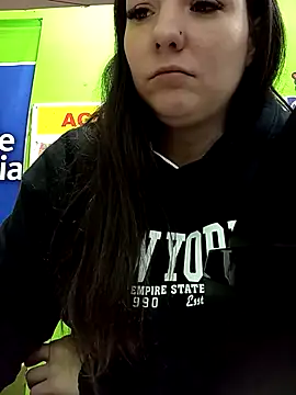 Snapshot of Beesametoda chatting on 04/30/26, 01:28 Beesametoda online show from 04/30/26, 01:28